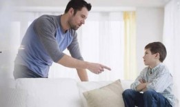 小孩爆料妈妈玩手机视频,小孩曝光温馨一幕